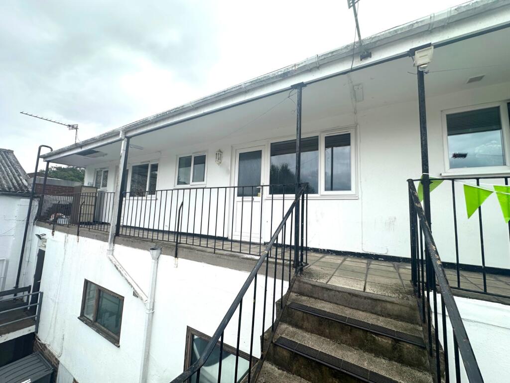 2 bed Annexe for rent in Hedge End. From Beals - Bitterne