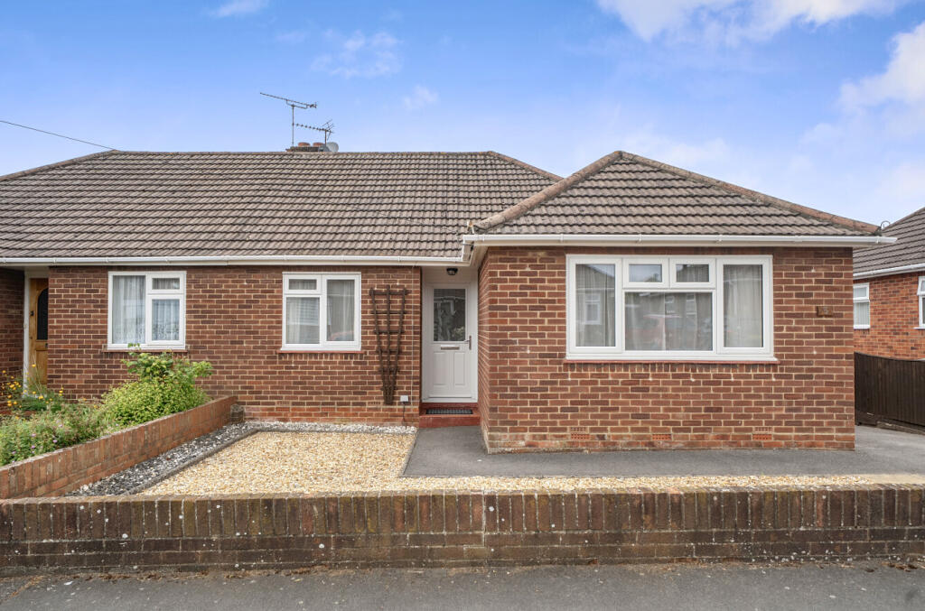 3 bed Bungalow for rent in Old Netley. From Beals - Bitterne