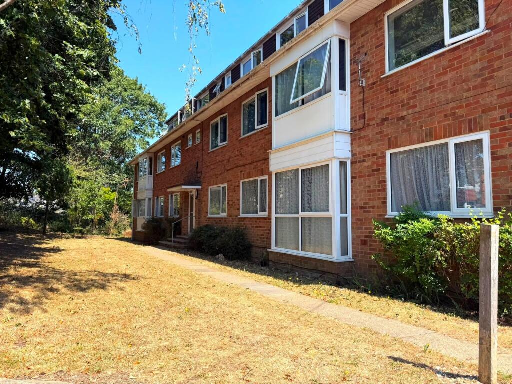 2 bed 1st Floor Flat for rent in Southampton. From Beals - Bitterne