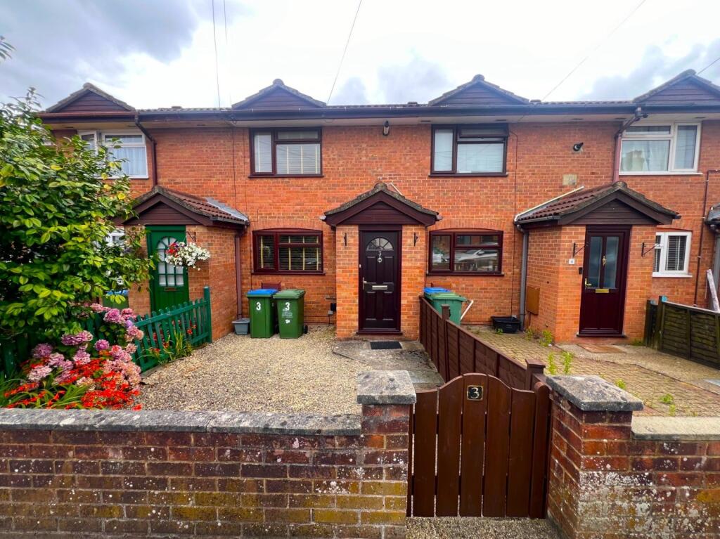 2 bed Mid Terraced House for rent in Butlocks Heath. From Beals - Bitterne