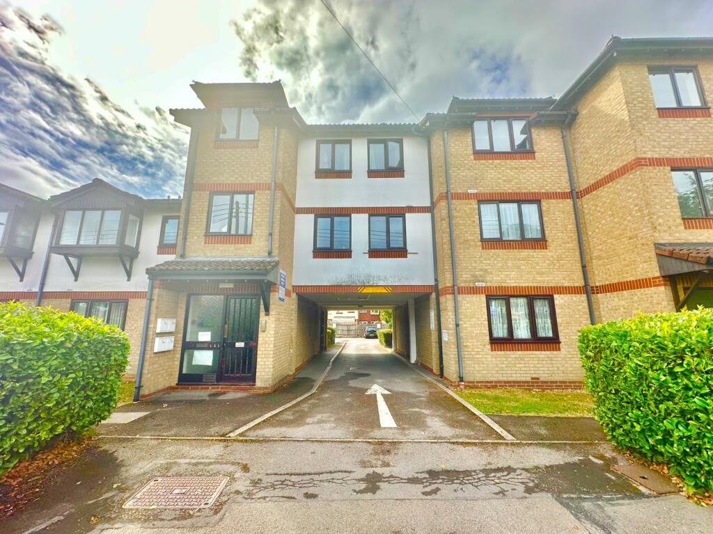 1 bed 1st Floor Flat for rent in Butlocks Heath. From Beals - Bitterne