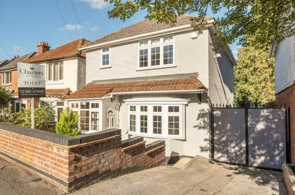 3 bed Detached for rent in Southampton. From Beals - Bitterne 3 bed Detached for rent in Southampton. From Beals - Bitterne