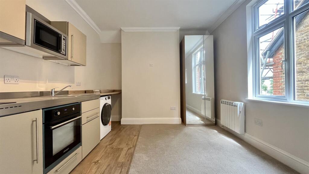 0 bed Studio for rent in Wallington. From Centro - Sutton - Lettings