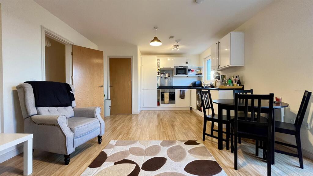 2 bed Apartment for rent in Carshalton. From Centro - Sutton - Lettings