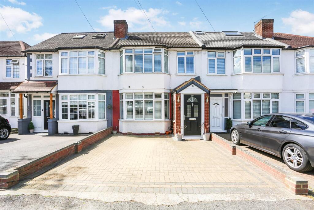 3 bed Mid Terraced House for rent in Worcester Park. From Centro - Sutton - Lettings
