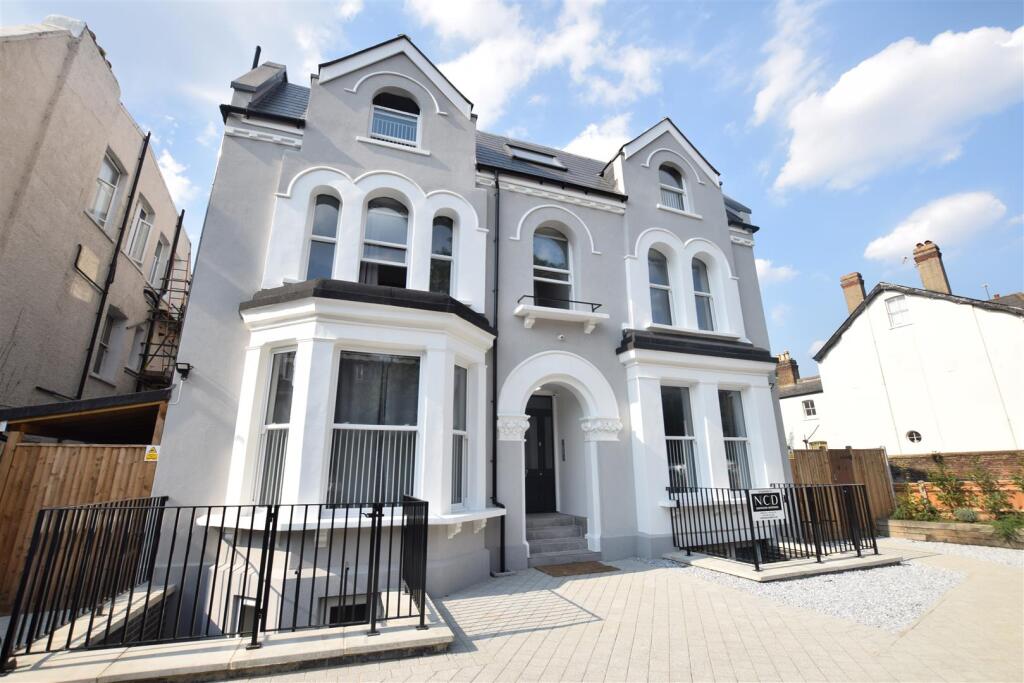 4 bed Apartment for rent in Carshalton. From Centro - Sutton - Lettings 4 bed Apartment for rent in Carshalton. From Centro - Sutton - Lettings