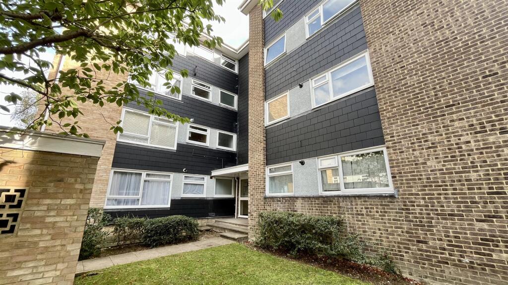 4 bed Studio for rent in Carshalton. From Centro - Sutton - Lettings