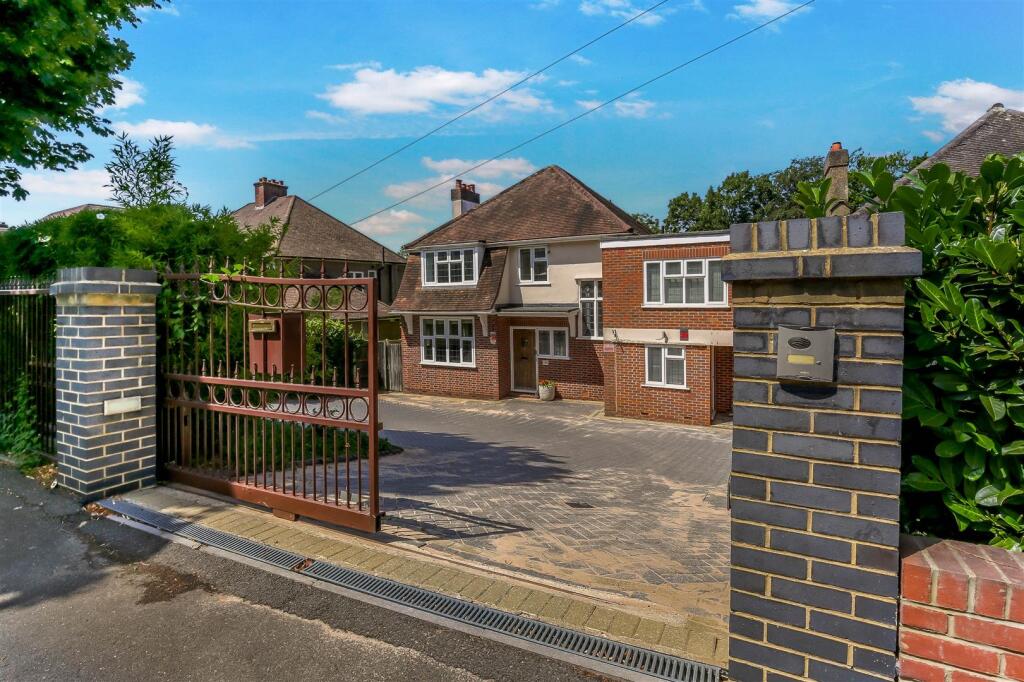 3 bed Detached for rent in Purley. From Centro - Sutton - Lettings