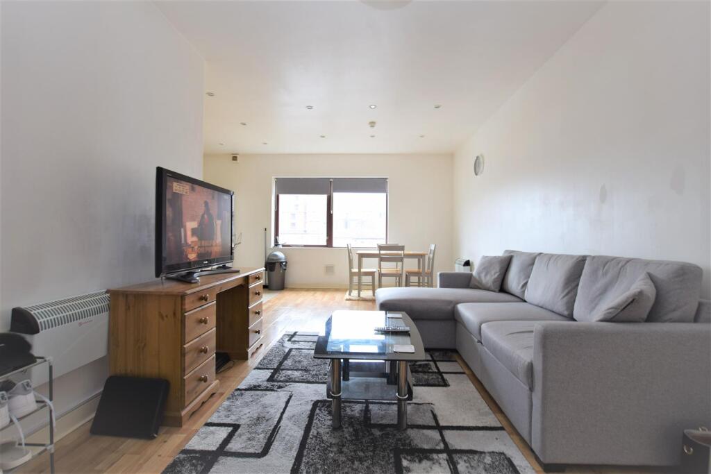 2 bed Apartment for rent in Carshalton. From Centro - Sutton - Lettings