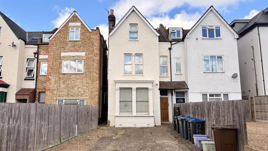 2 bed 1st Floor Flat for rent in Merton. From Centro - Sutton - Lettings