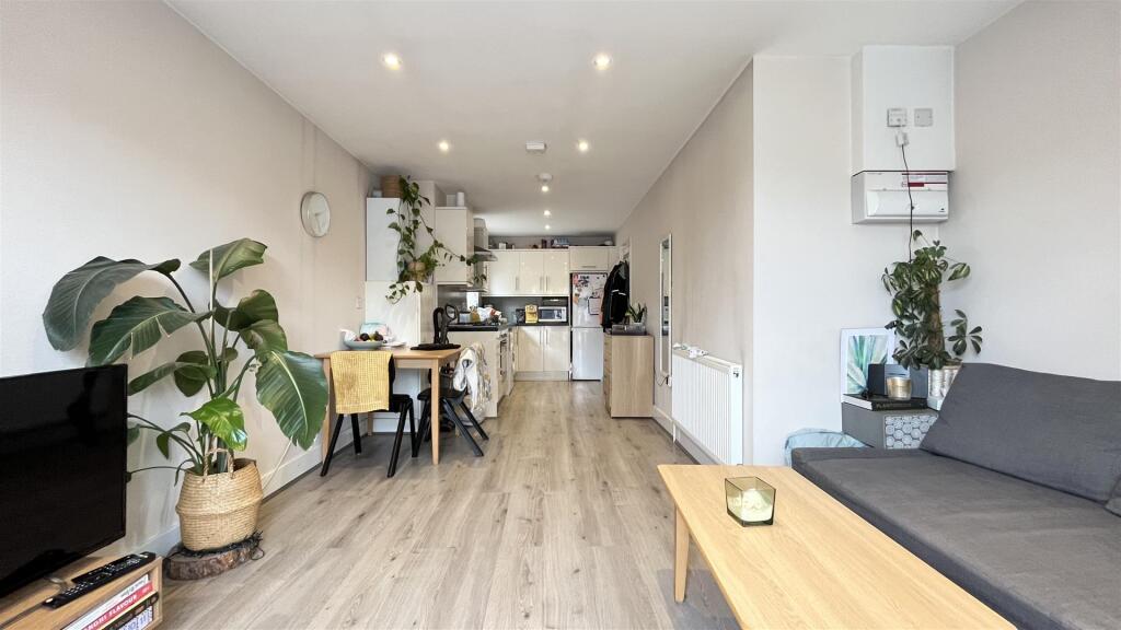 2 bed Apartment for rent in London. From Centro - Sutton - Lettings