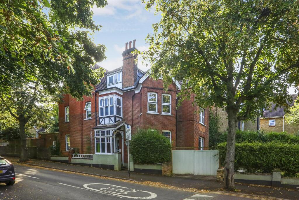 4 bed Studio for rent in Carshalton. From Centro - Sutton - Lettings