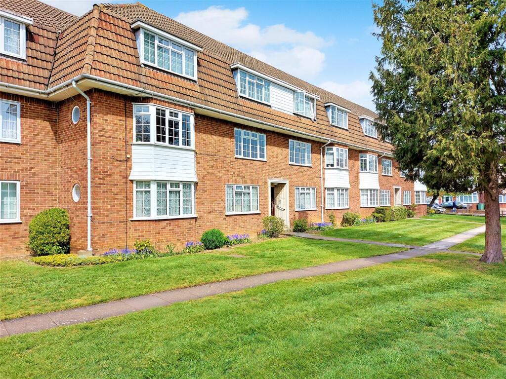 2 bed 1st Floor Flat for rent in Stoneleigh. From Centro - Sutton - Lettings