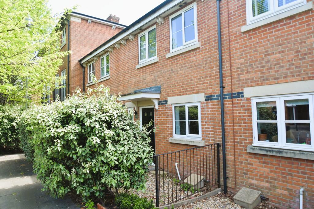 3 bed Mid Terraced House for rent in Fareham. From Beals - Fareham 3 bed Mid Terraced House for rent in Fareham. From Beals - Fareham