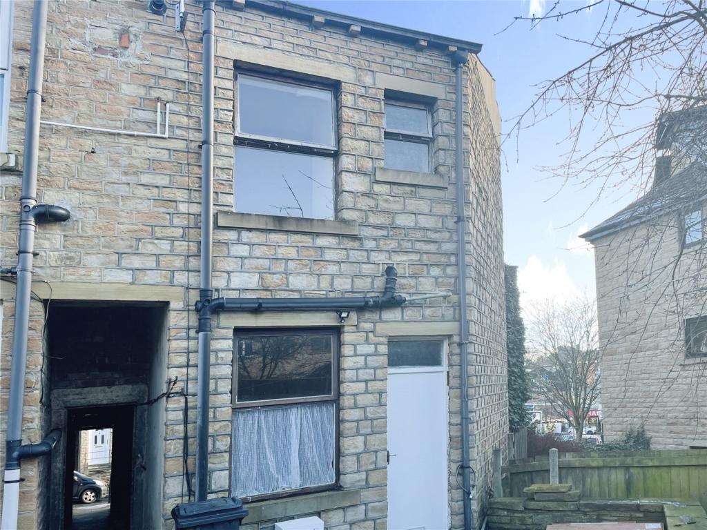 1 bed Mid Terraced House for rent in Huddersfield. From Whitegates Estate Agents - Huddersfield