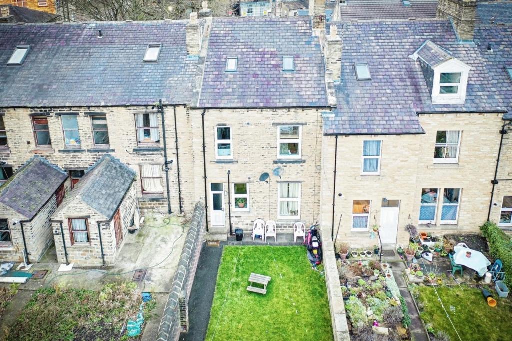 4 bed Penthouse for rent in Huddersfield. From Whitegates Estate Agents - Huddersfield