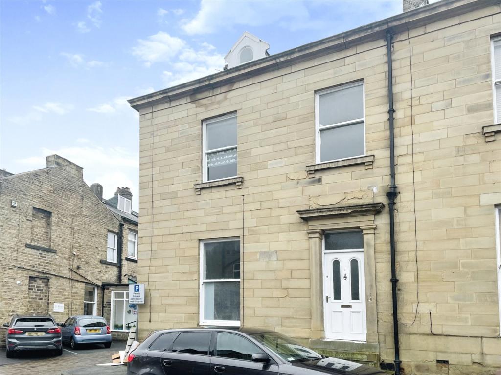 4 bed End Terraced House for rent in Huddersfield. From Whitegates Estate Agents - Huddersfield