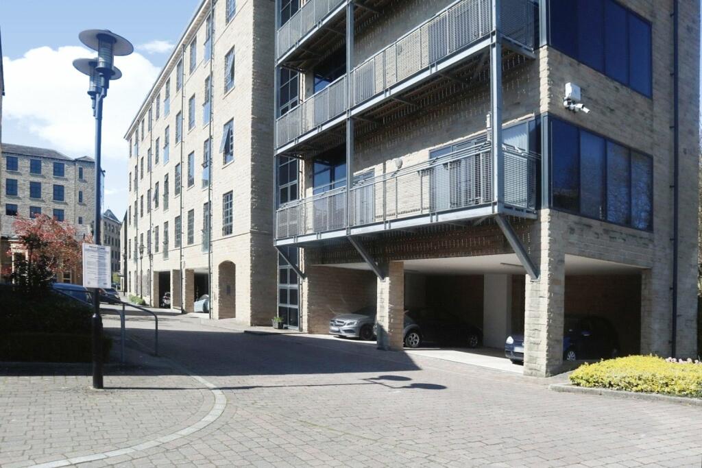 2 bed Apartment for rent in Huddersfield. From Whitegates Estate Agents - Huddersfield