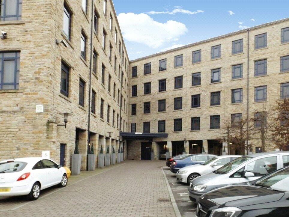 1 bed Penthouse for rent in Huddersfield. From Whitegates Estate Agents - Huddersfield