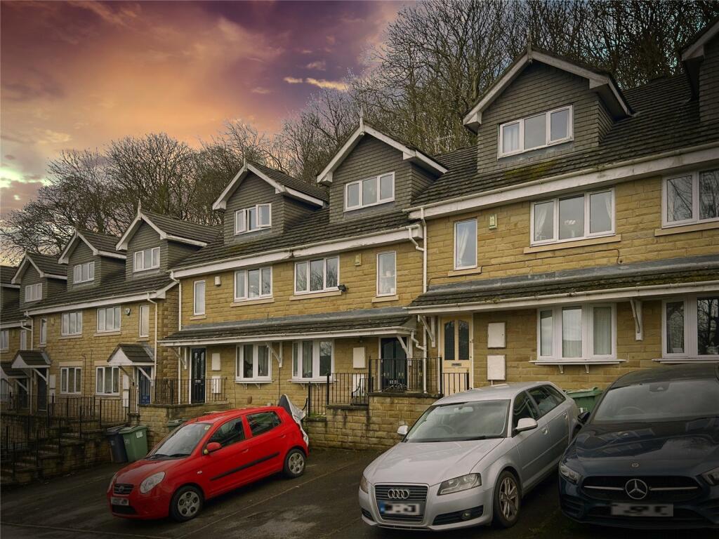 3 bed Town House for rent in Huddersfield. From Whitegates Estate Agents - Huddersfield