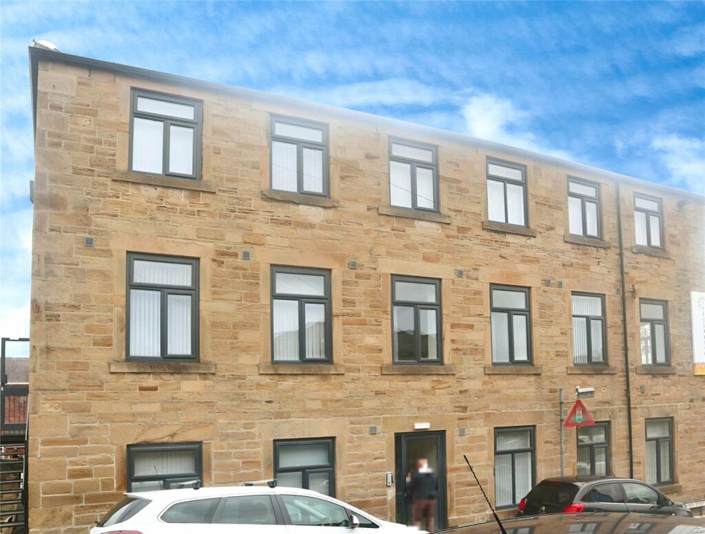 2 bed Apartment for rent in Batley. From Whitegates Estate Agents - Huddersfield