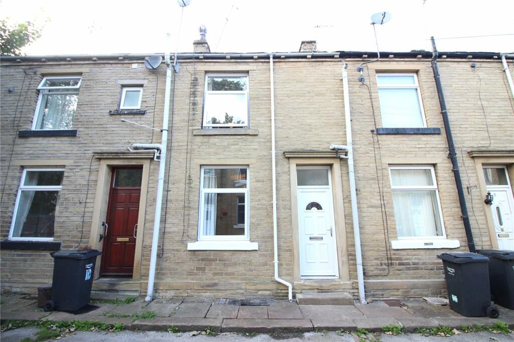 2 bed Mid Terraced House for rent in Brighouse. From Whitegates Estate Agents - Huddersfield