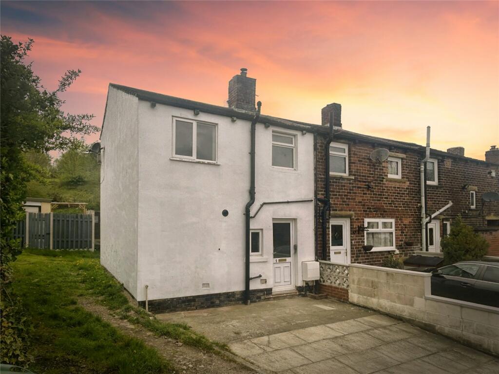 2 bed End Terraced House for rent in Huddersfield. From Whitegates Estate Agents - Huddersfield