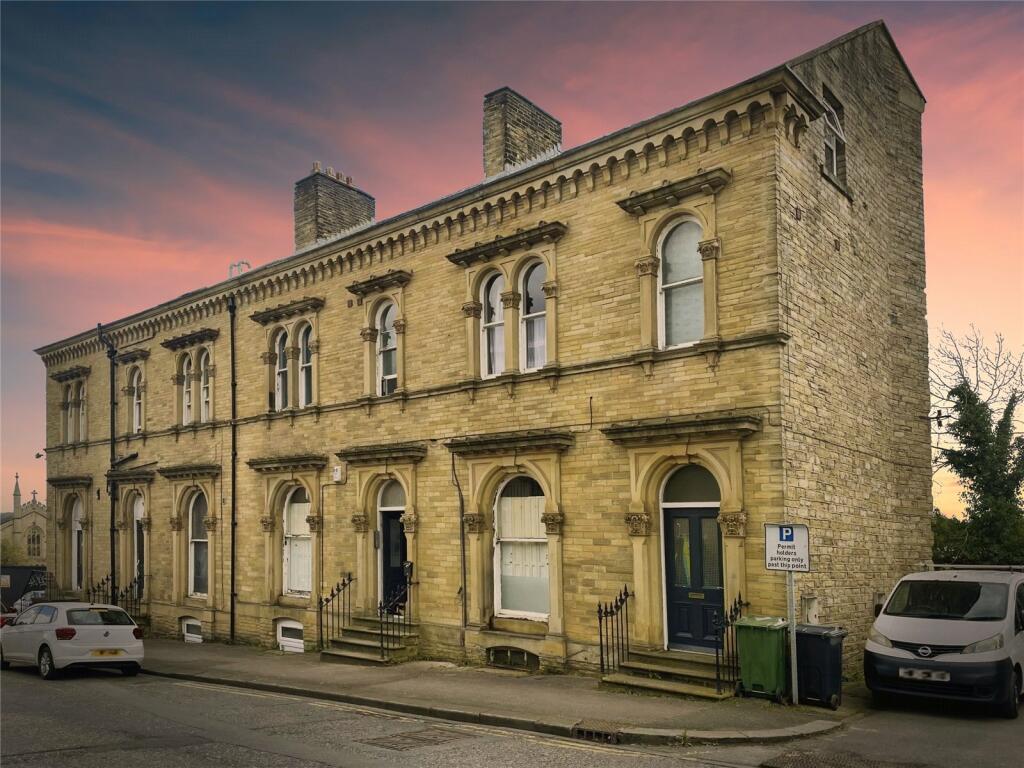 3 bed Apartment for rent in Huddersfield. From Whitegates Estate Agents - Huddersfield