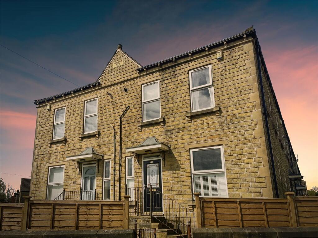 3 bed End Terraced House for rent in Outlane. From Whitegates Estate Agents - Huddersfield