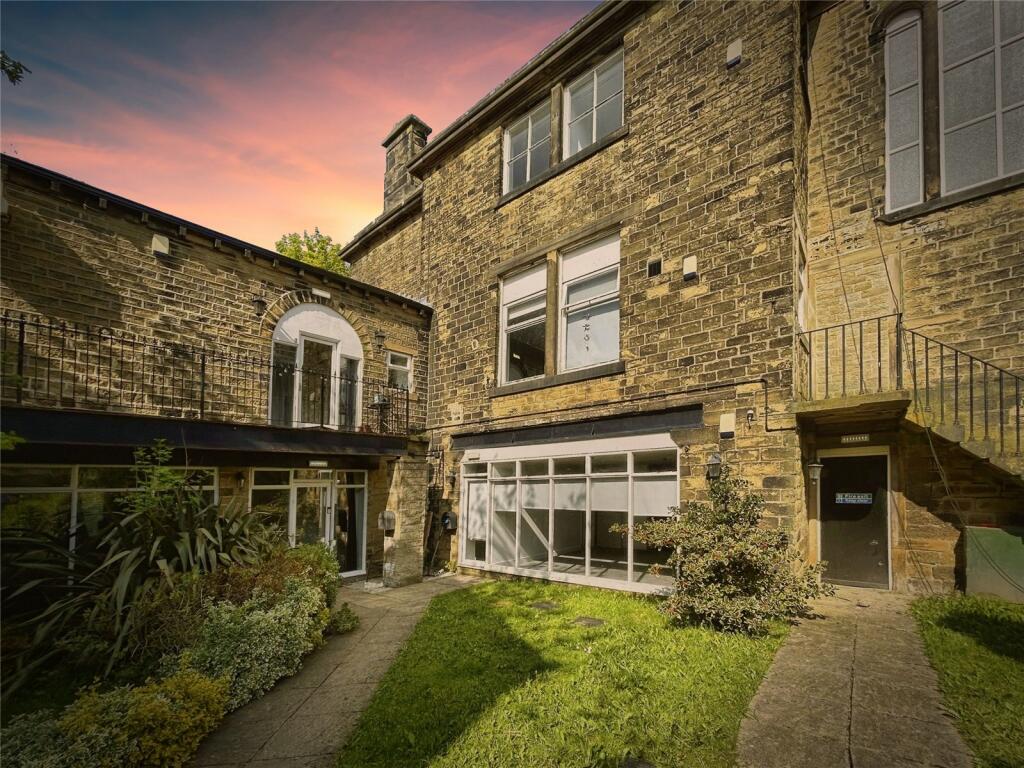 2 bed Apartment for rent in Netherton. From Whitegates Estate Agents - Huddersfield