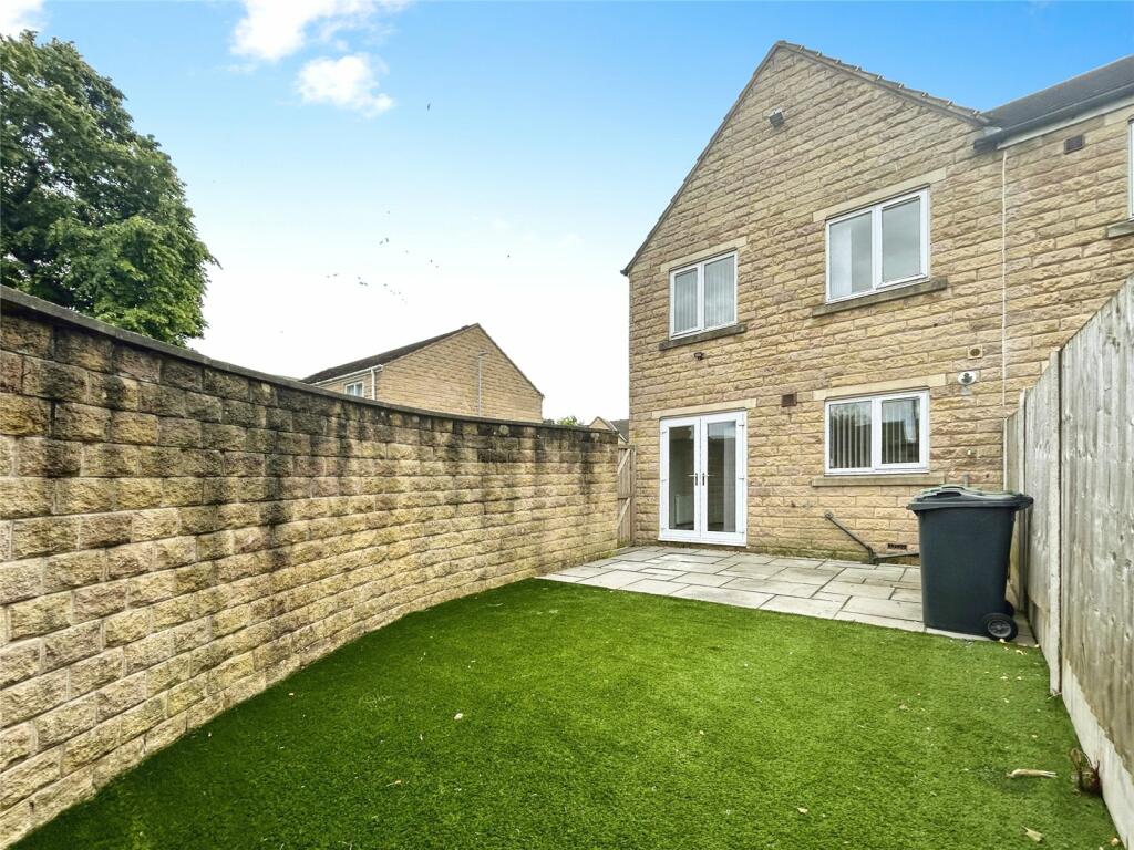 3 bed End Terraced House for rent in Huddersfield. From Whitegates Estate Agents - Huddersfield