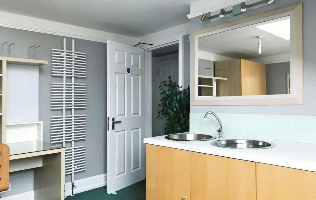 1 bed House Share for rent in Huddersfield. From Whitegates - Huddersfield