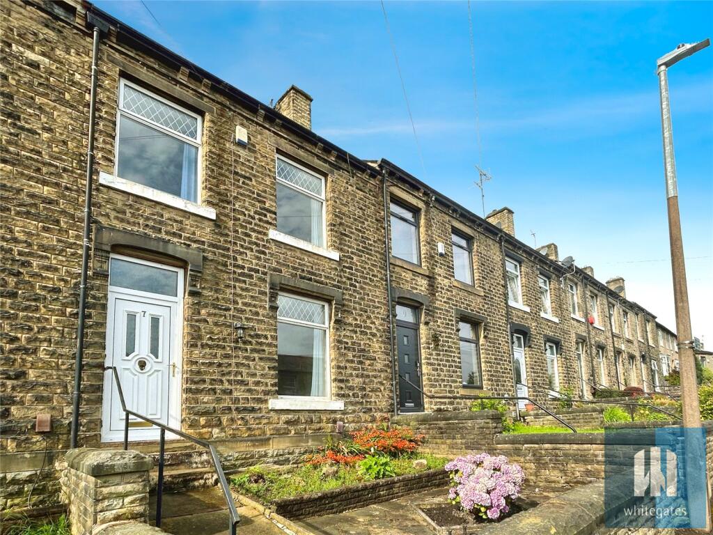 3 bed Mid Terraced House for rent in Huddersfield. From Whitegates - Huddersfield