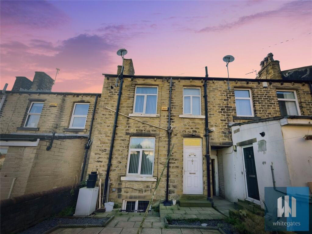 2 bed Mid Terraced House for rent in Huddersfield. From Whitegates - Huddersfield