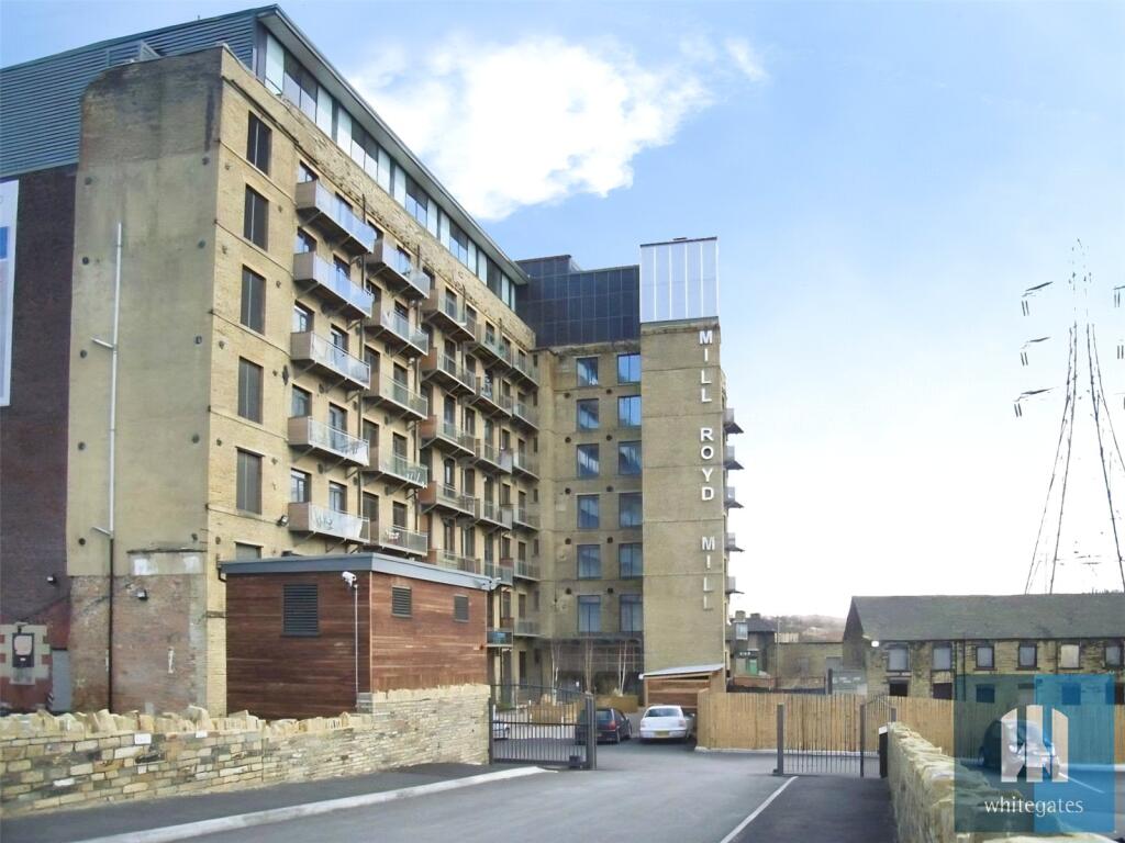2 bed Penthouse for rent in Brighouse. From Whitegates - Huddersfield