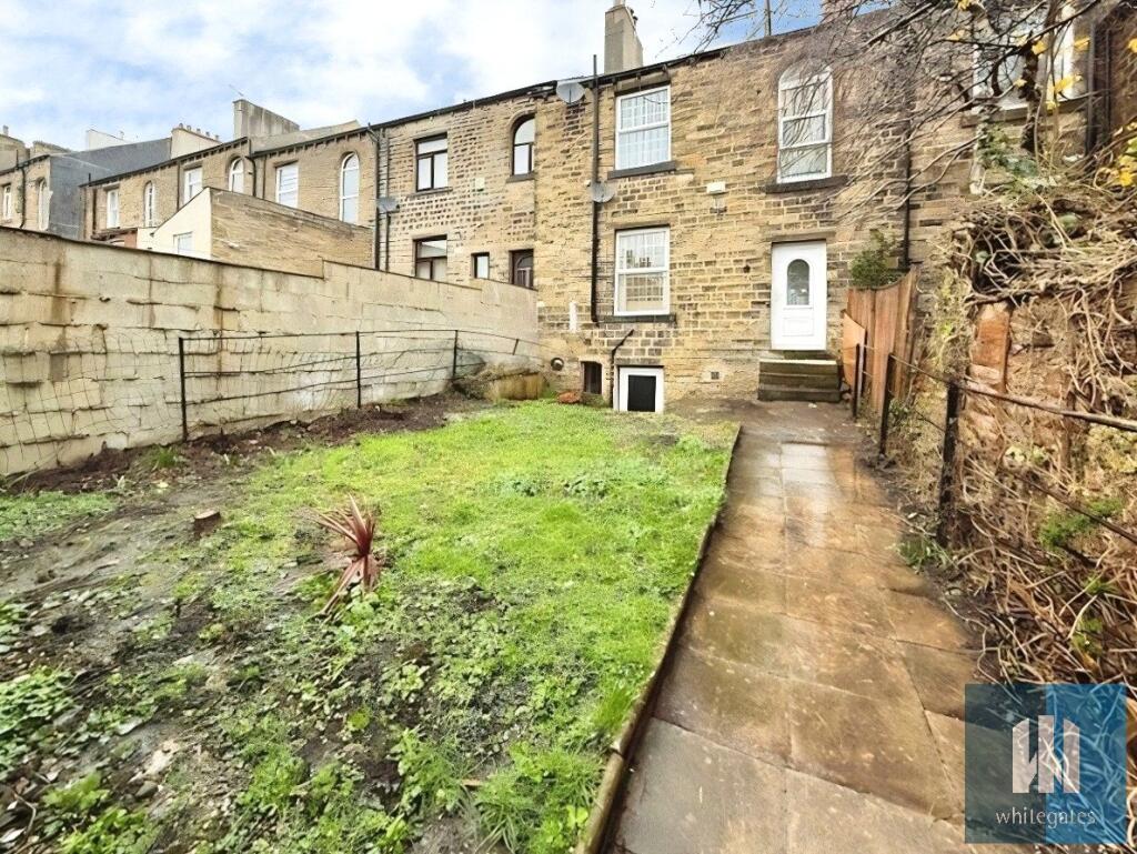 3 bed Mid Terraced House for rent in Huddersfield. From Whitegates - Huddersfield
