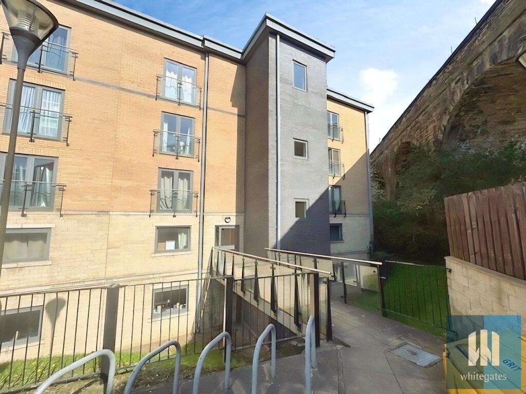 3 bed Apartment for rent in Netherton. From Whitegates - Huddersfield