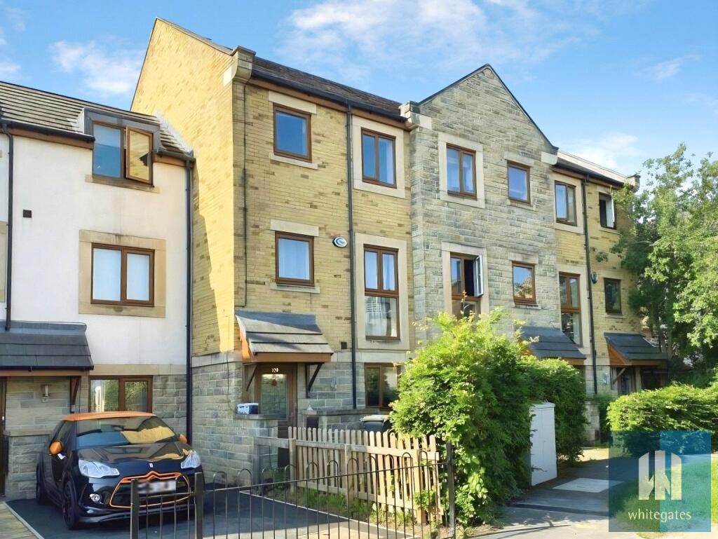 4 bed Town House for rent in Huddersfield. From Whitegates - Huddersfield