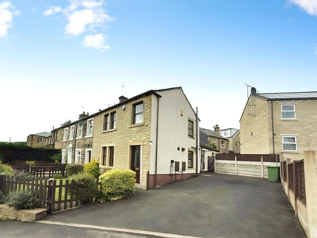 2 bed End of Terrace for rent in Huddersfield. From Whitegates - Huddersfield