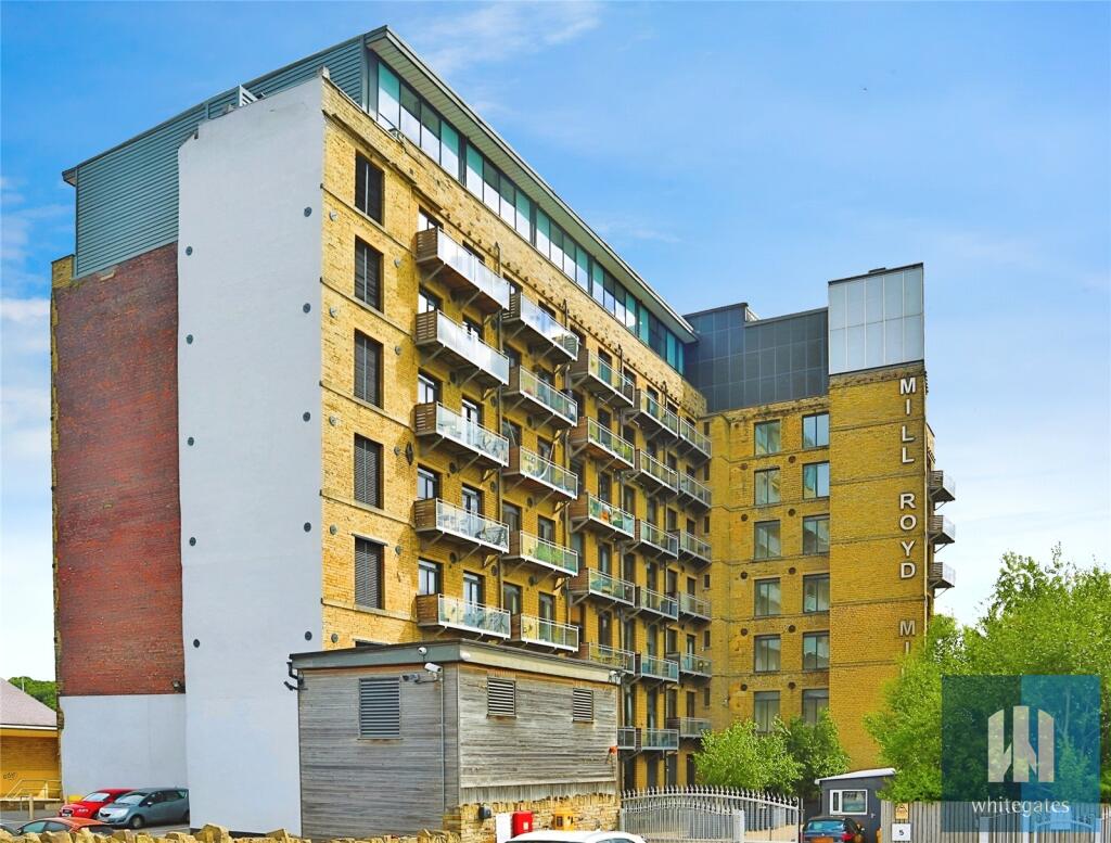 2 bed Penthouse for rent in Brighouse. From Whitegates - Huddersfield 2 bed Penthouse for rent in Brighouse. From Whitegates - Huddersfield