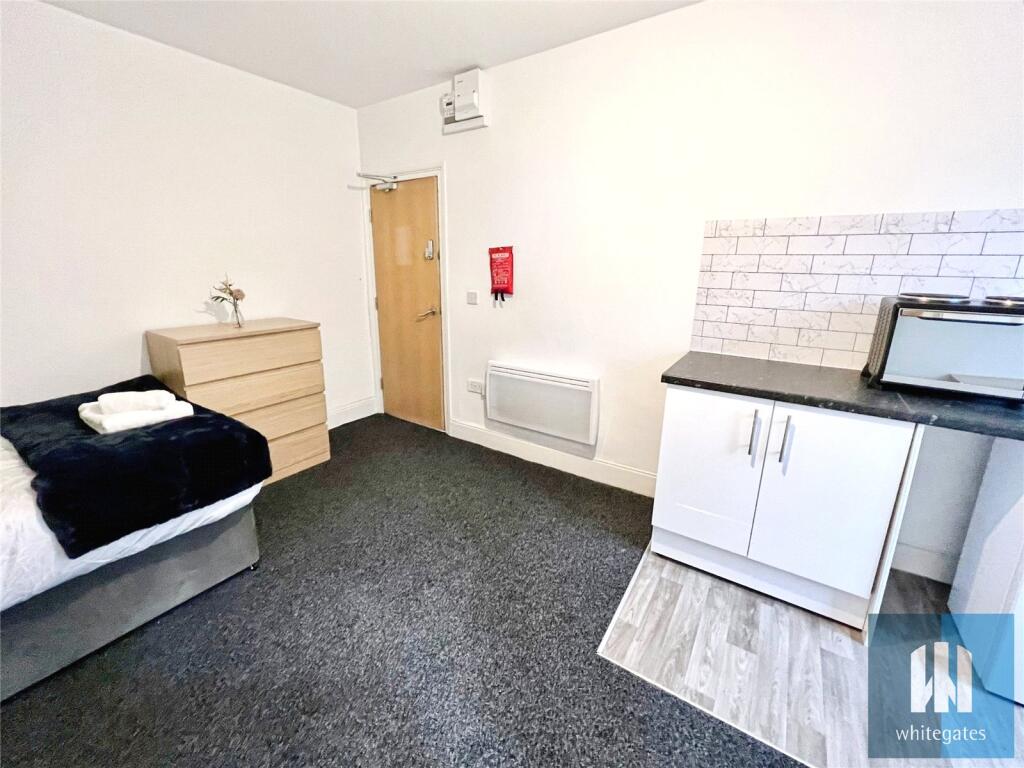 4 bed Studio for rent in Brighouse. From Whitegates - Huddersfield 4 bed Studio for rent in Brighouse. From Whitegates - Huddersfield