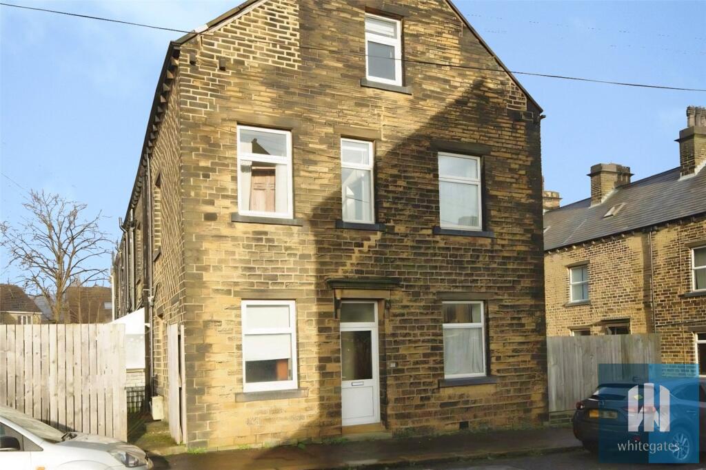 5 bed End of Terrace for rent in Outlane. From Whitegates - Huddersfield