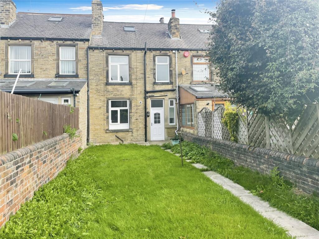 3 bed Mid Terraced House for rent in Outlane. From Whitegates - Huddersfield