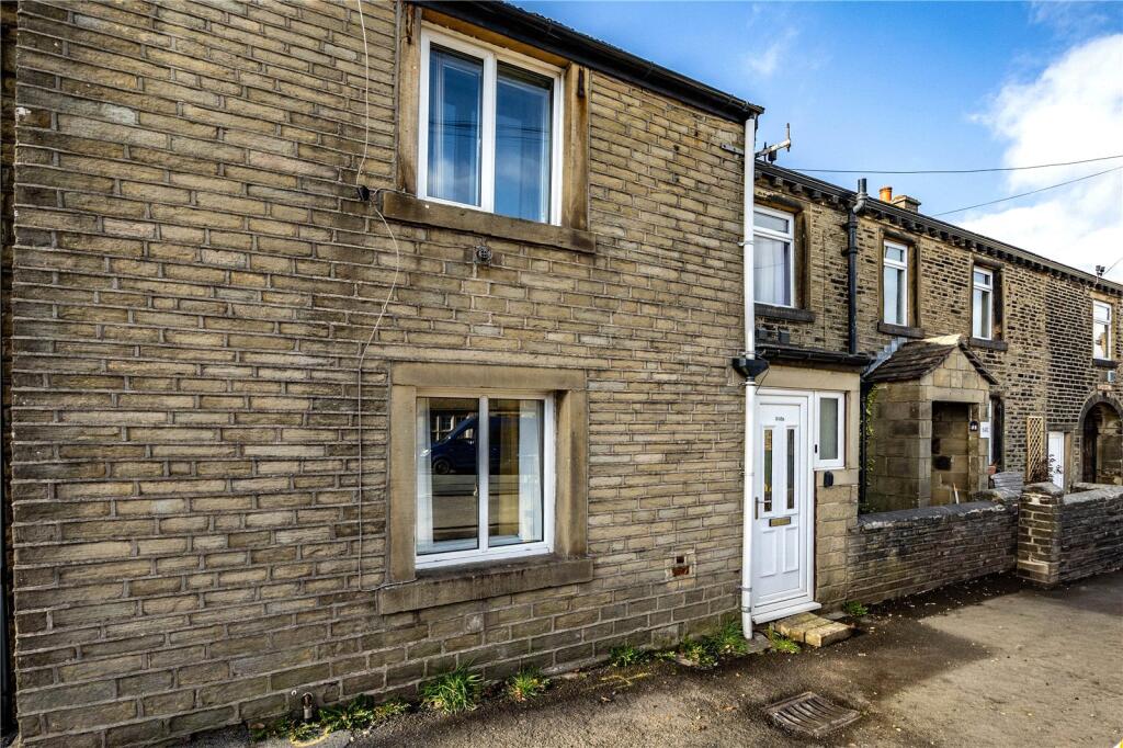 3 bed Mid Terraced House for rent in Huddersfield. From Whitegates - Huddersfield