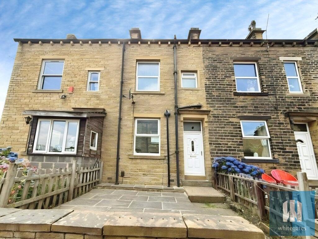 3 bed Mid Terraced House for rent in Huddersfield. From Whitegates - Huddersfield