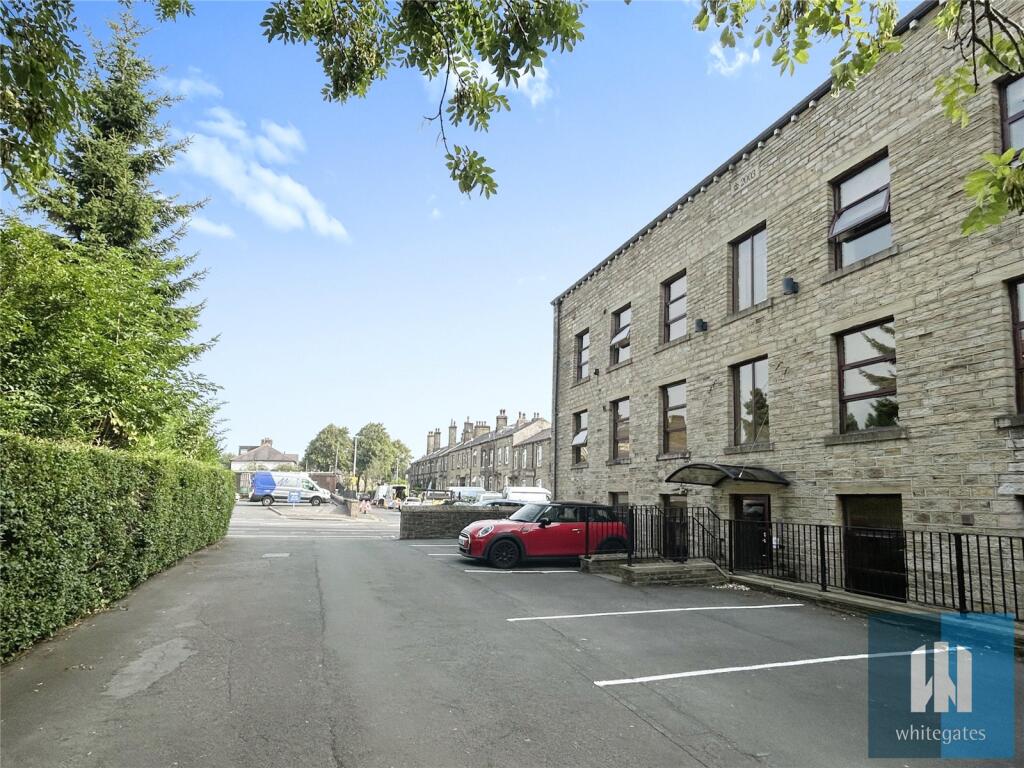 2 bed Apartment for rent in Outlane. From Whitegates - Huddersfield