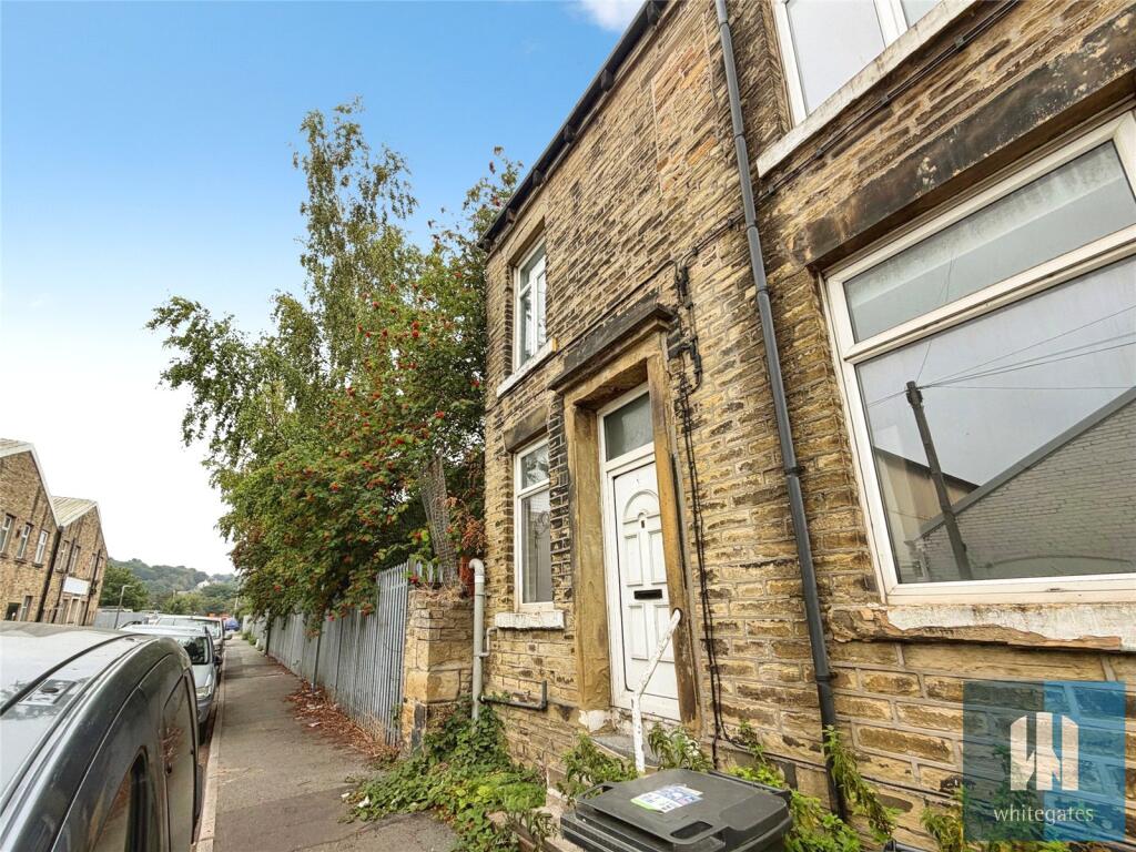 2 bed Mid Terraced House for rent in Brighouse. From Whitegates - Huddersfield