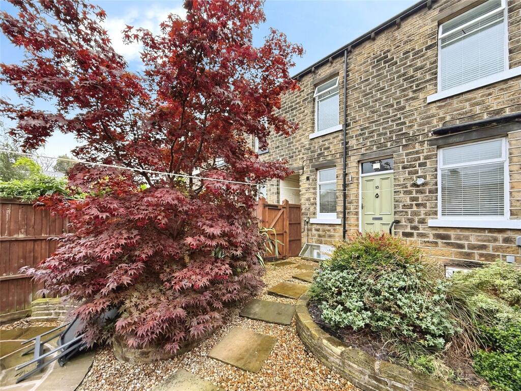 2 bed Mid Terraced House for rent in Huddersfield. From Whitegates - Huddersfield 2 bed Mid Terraced House for rent in Huddersfield. From Whitegates - Huddersfield