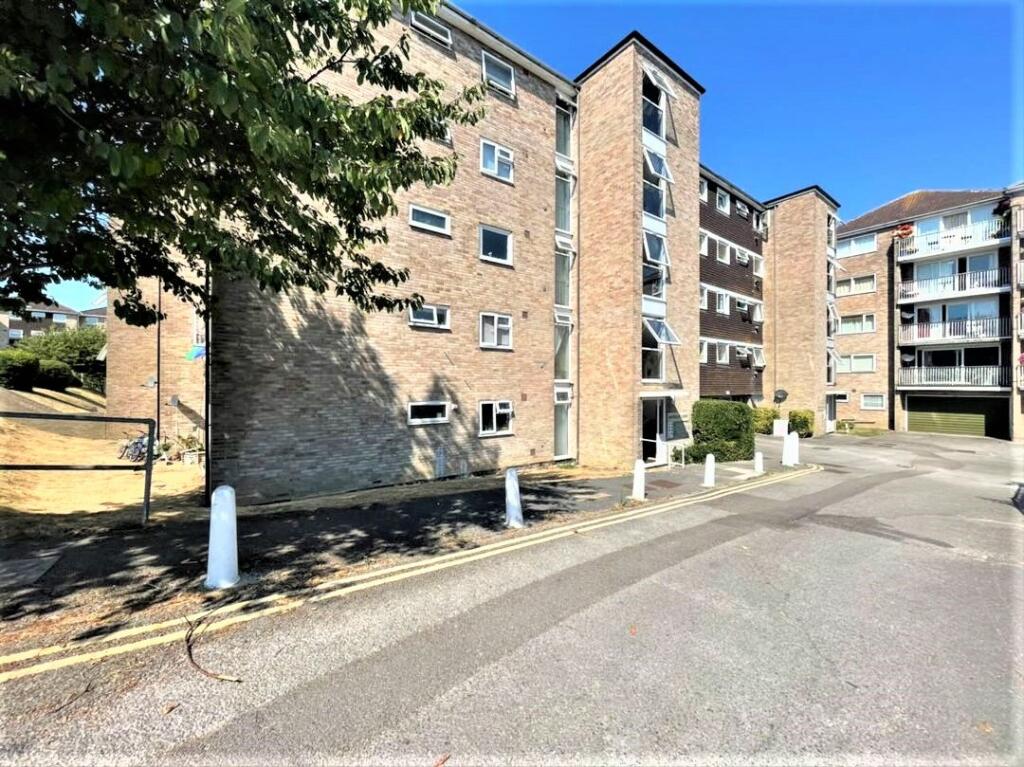 2 bed 1st Floor Flat for rent in Gosport. From Beals - Gosport