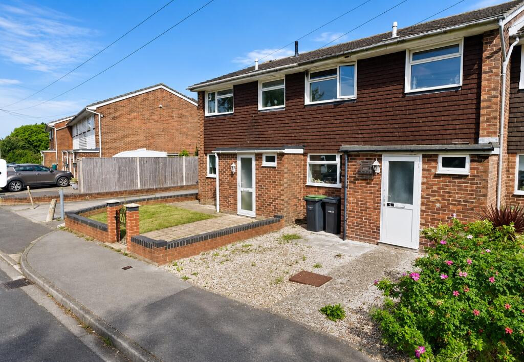 3 bed Mid Terraced House for rent in Gosport. From Beals - Gosport